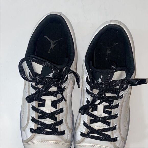 Nike Jordan 454076-103
Men's Classic White and Black Sneakers Size 9.5 US - Picture 5 of 12